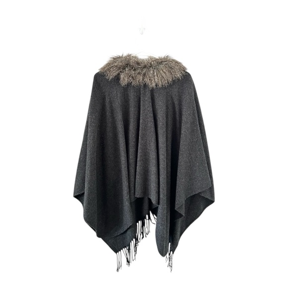Charlie Paige Faux Fur Brown Cape with Fringe One Size - Picture 2 of 4